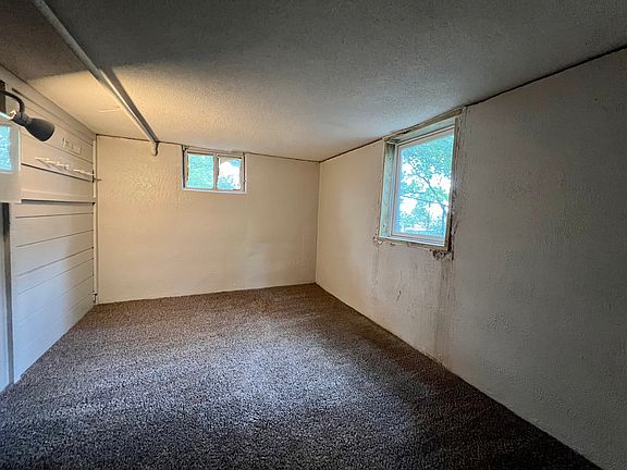 4th image of 719 W Brown St