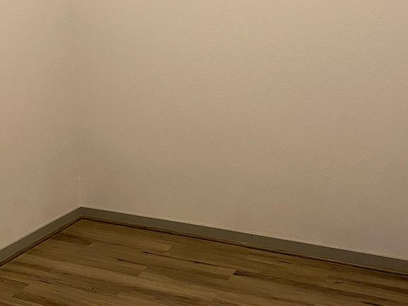 5th image of 612 W Texas Ave #210