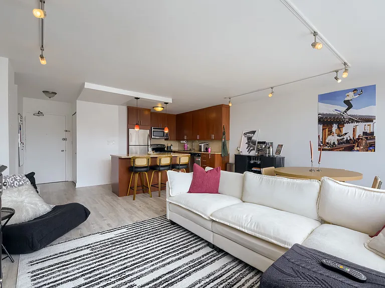 1460 Sandburg Ter #2303A — Photo 4