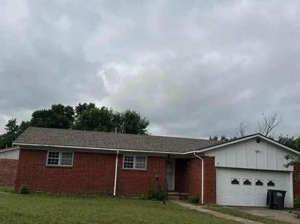 1202 S Poplar Pl, Bristow, OK 74010