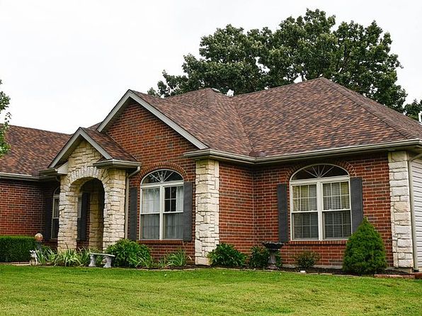 104 W Oaks Dr