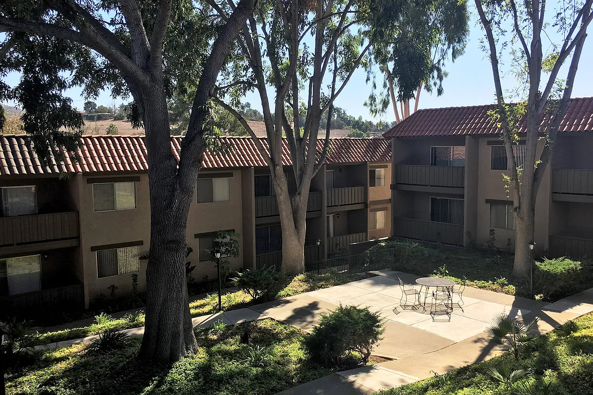 Building Photo - Elan Pointe Vista
