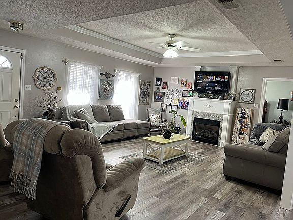 3rd image of 207 Brown Dr