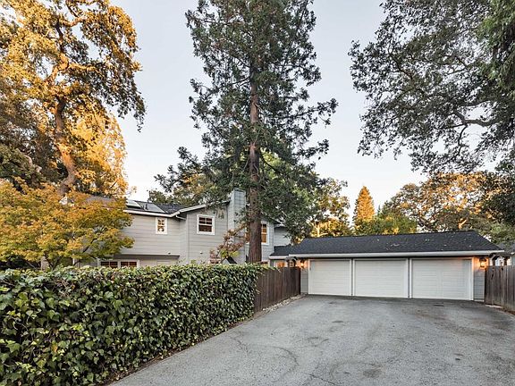 5th image of 83 Moulton Dr