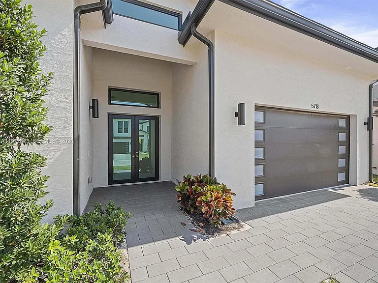 5718 Ashwood Cir W — Photo 11