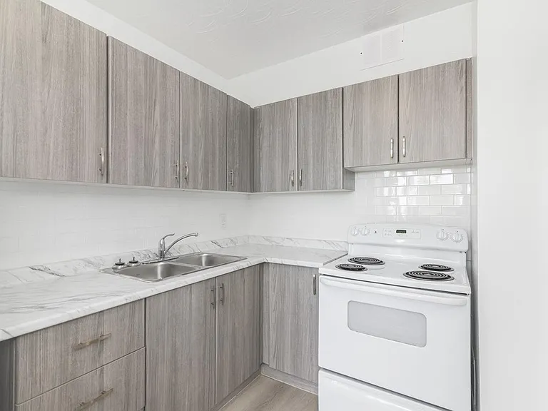270 Mohawk Rd E — Photo 12