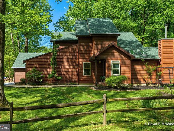 5th image of 176 Rock Ln