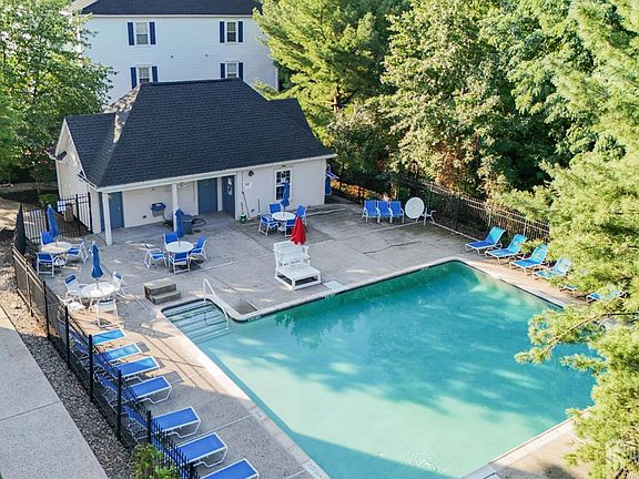 2nd image of 331 Waterford Dr