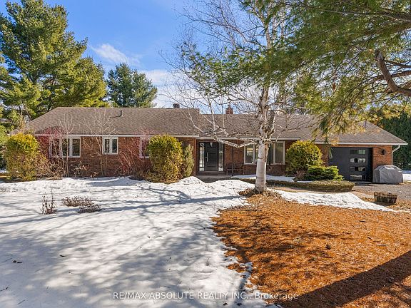 2nd image of 213 Calabogie Rd