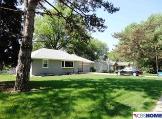 8223 Keystone Dr, Omaha, NE 68134