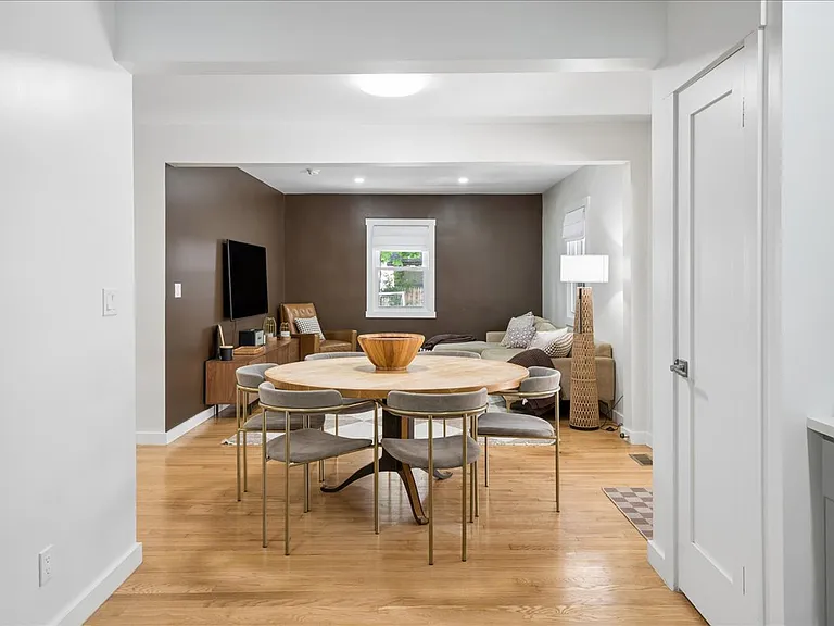 25 Van Duzen Pl #1 — Photo 7