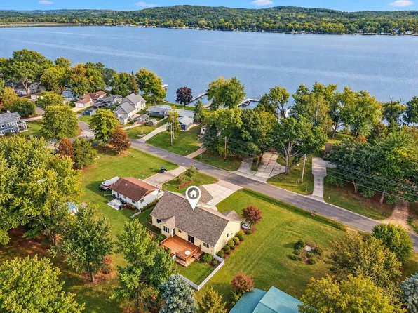 W10862 Tipperary Rd, Poynette, WI 53955