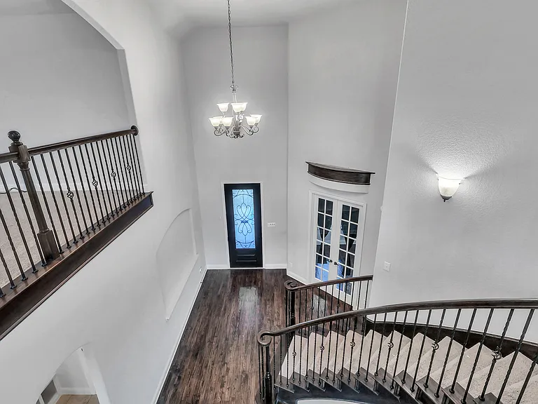 1708 Stillwater Dr — Photo 5