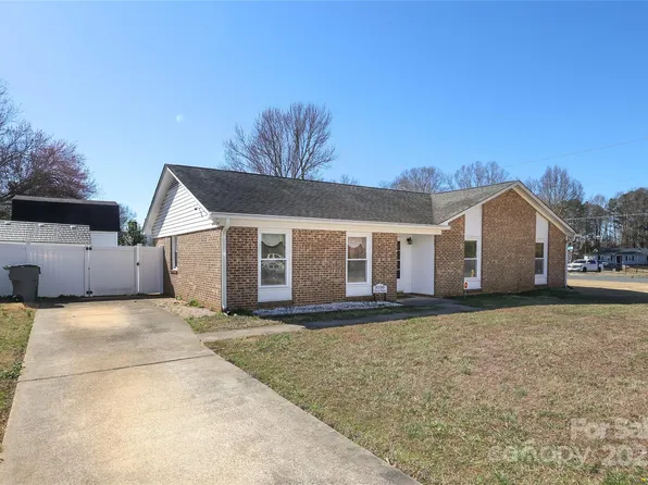 9100 Clancy Pl, Charlotte, NC 28227