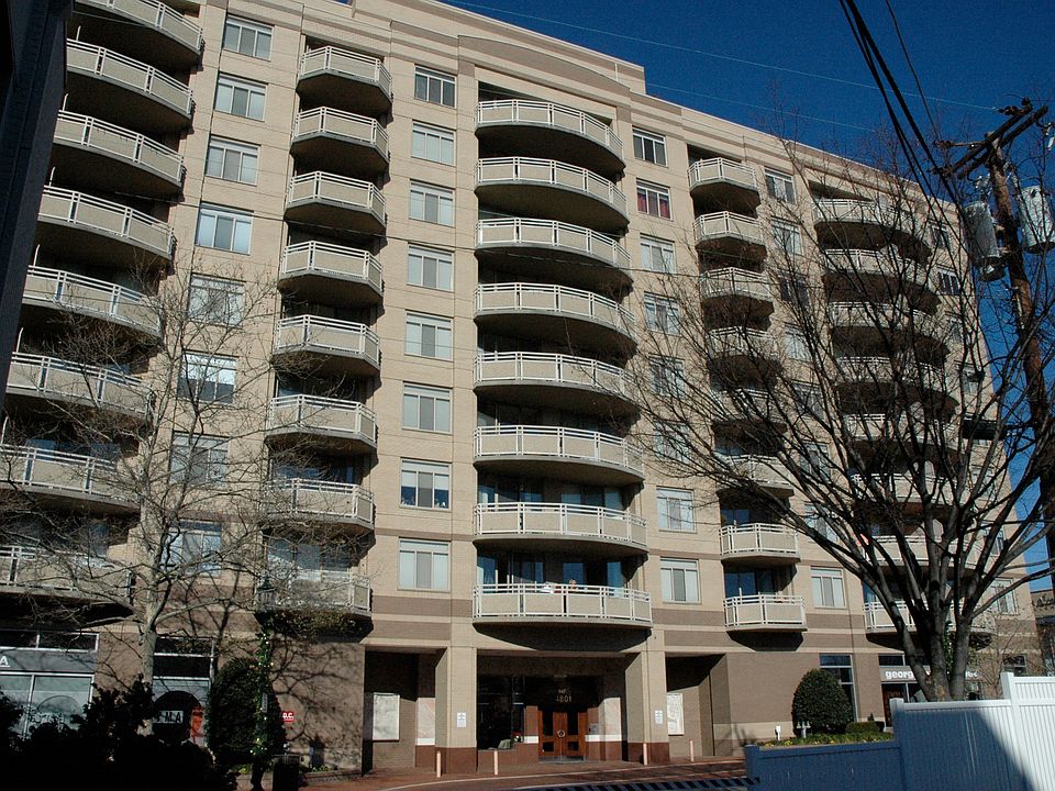 Fairmont Plaza