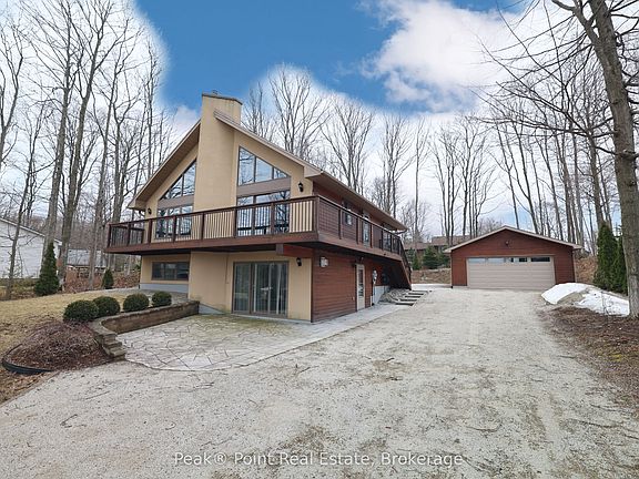 2nd image of 9 Carson Lake Cres