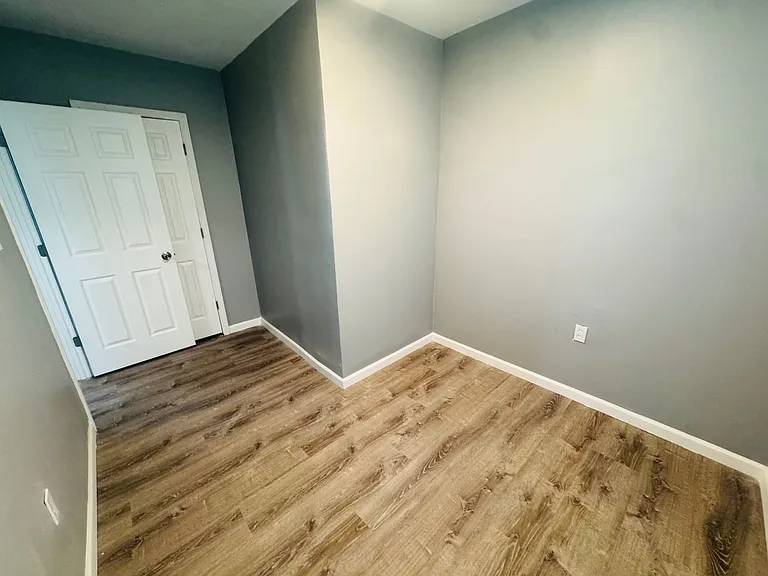 3237 Seymour Ave — Photo 13
