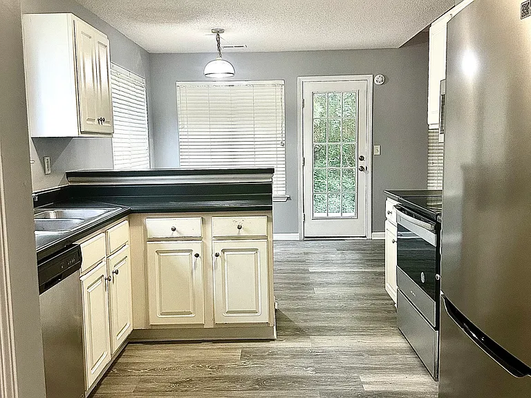1630 Isleworth Cir — Photo 11