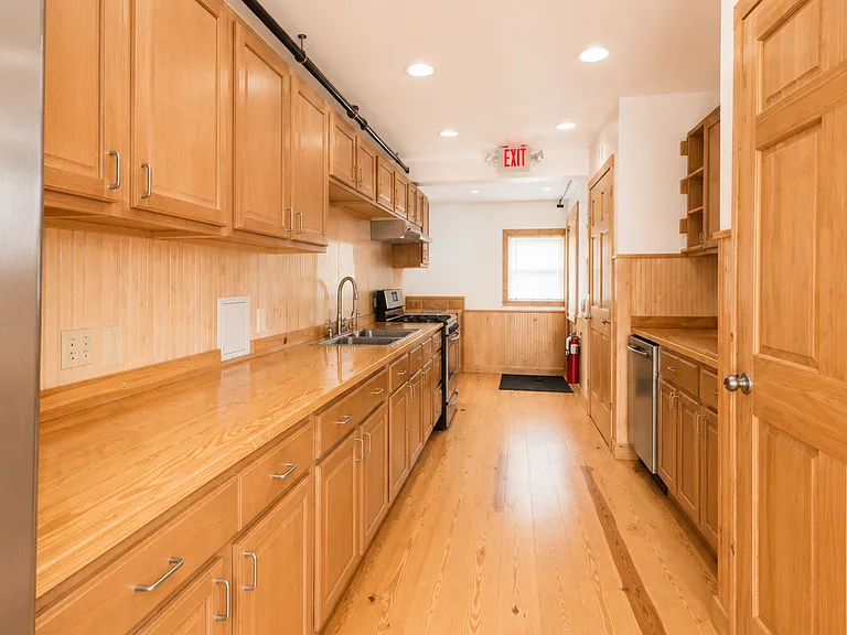 16 Livingston St #E — Photo 4
