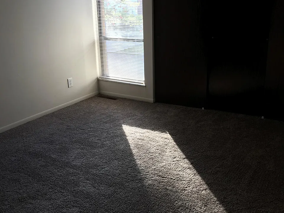 Large bedroom 11x12'
