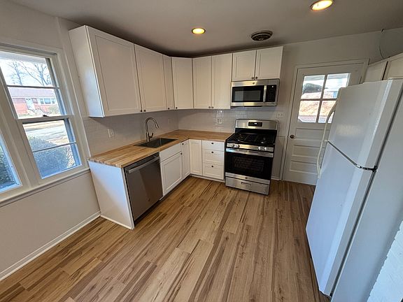 3rd image of 5321 Ravensworth Rd