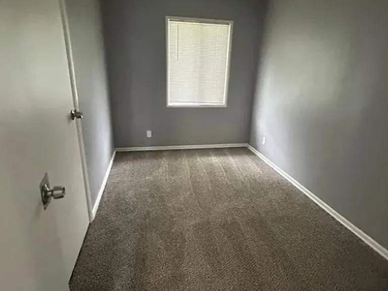 802 Saint Thomas Ln — Photo 5