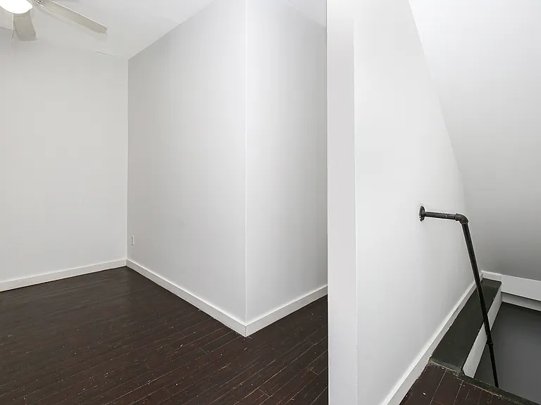 221 Howard Ave #1R — Photo 14