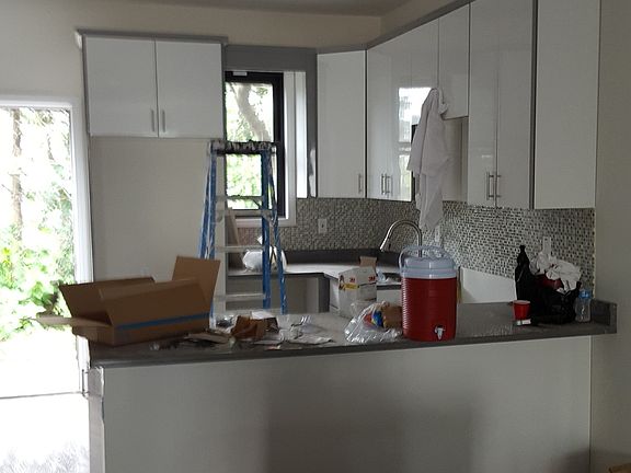 5th image of 2052 Pacific Street