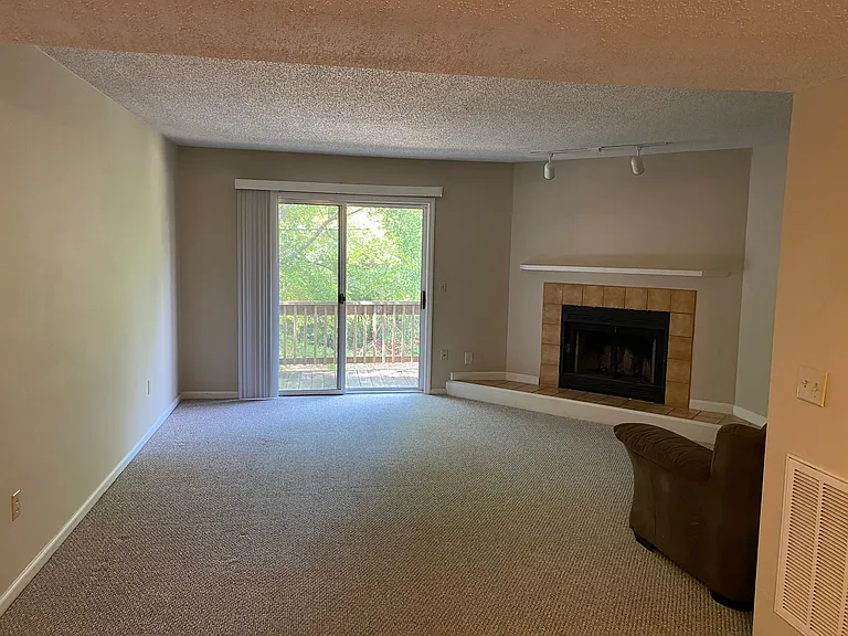 4527 Kimberly Way — Photo 3