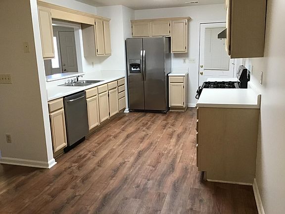 5th image of 2616 Burke Ln