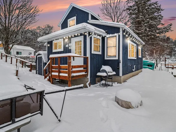 6955 W Jackson Rd, Ludington, MI 49431