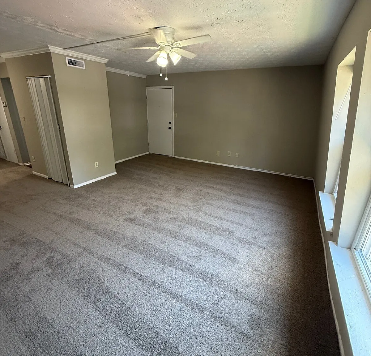 1 bed, 1.0 bath, 710 sqft, $950 — Photo 2