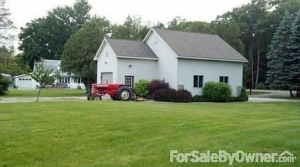 2nd image of 449 W Pine River Rd