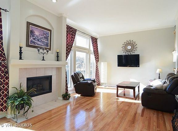 2nd image of 875 W Goodrich Pl