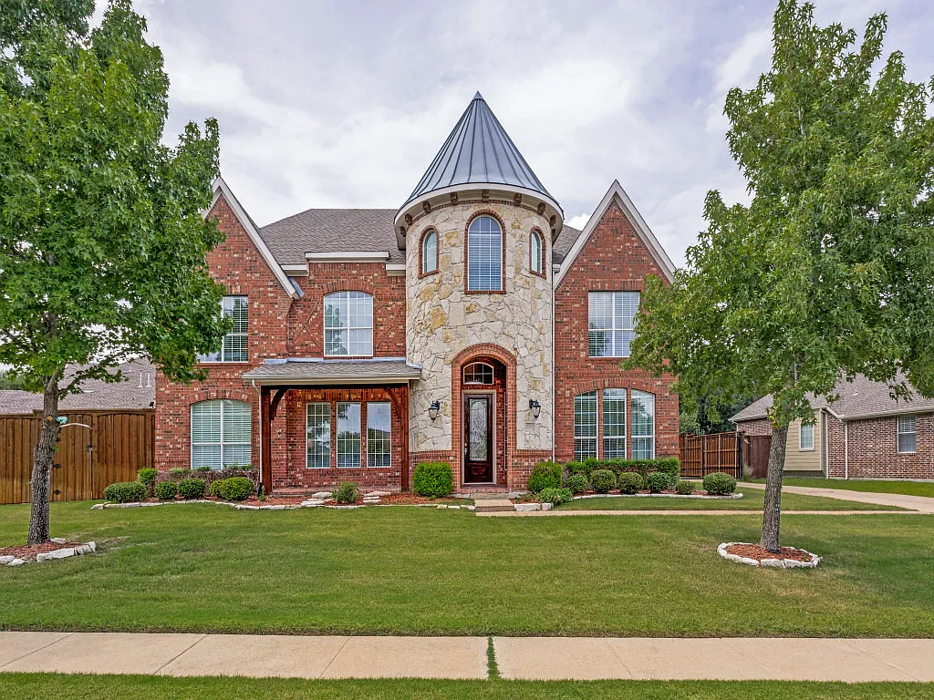 5 bed, 4499 sqft, $4,500 — Photo 1