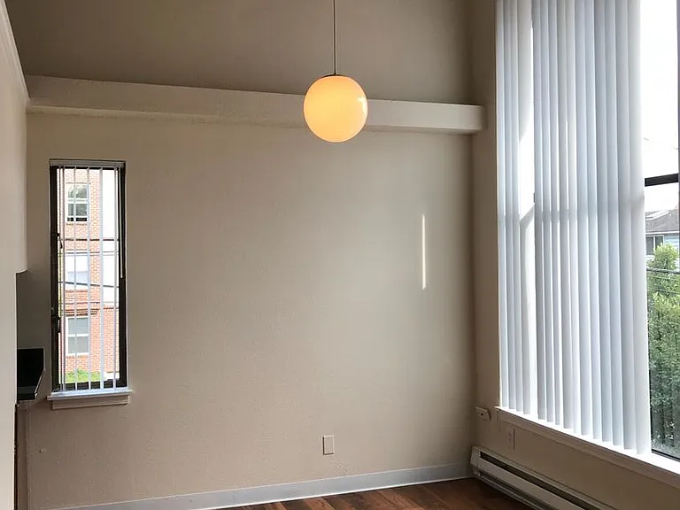 4259 8th Ave NE — Photo 3