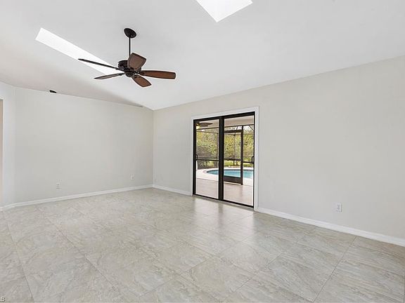 5th image of 9818 Country Oaks Dr