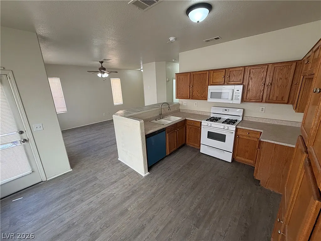 3 bed, 2.5 bath, 1171 sqft, $1,609 — Photo 4