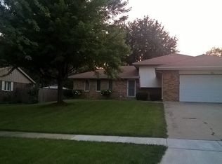 911 Colonade Rd, Shorewood, IL 60404