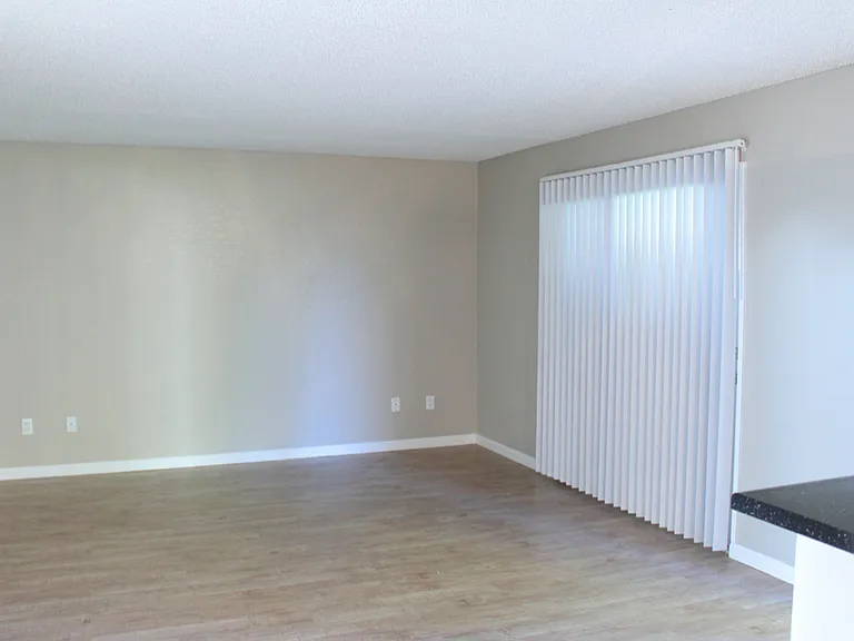 Hesperia Regency Apartments — Photo 36