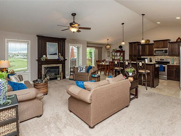 4th image of 207 NW Mils Dr