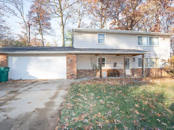 1636 Inner Dr, Ortonville, MI 48462