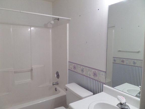 5th image of 211 Sandalwood Cir