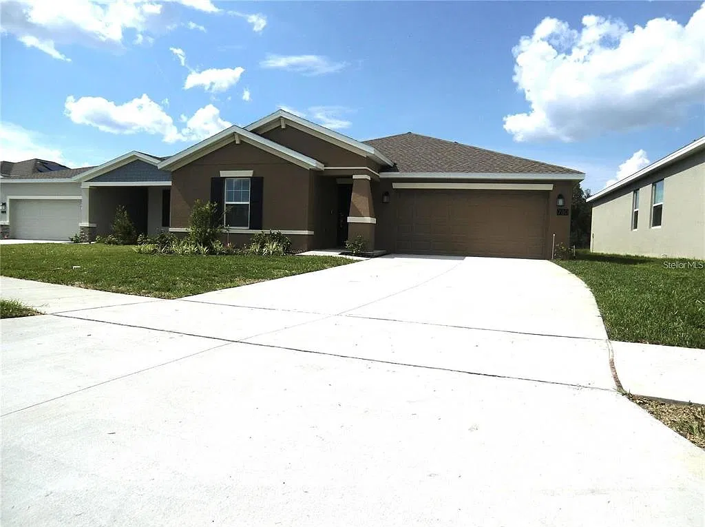 3 bed, 2.0 bath, 1560 sqft, $2,300 — Photo 4