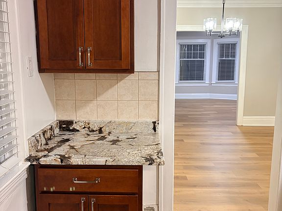 3rd image of 2061 Wascana Ave