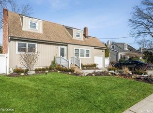 235 Jerusalem Ave, Massapequa, NY 11758