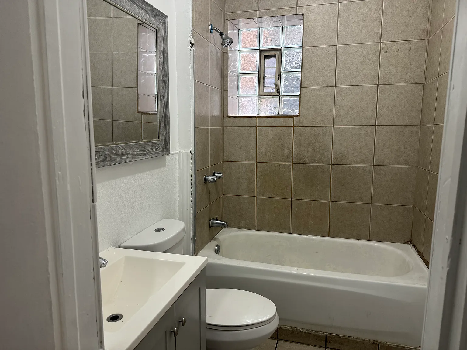 3 bed, 1175 sqft, $1,925 — Photo 2