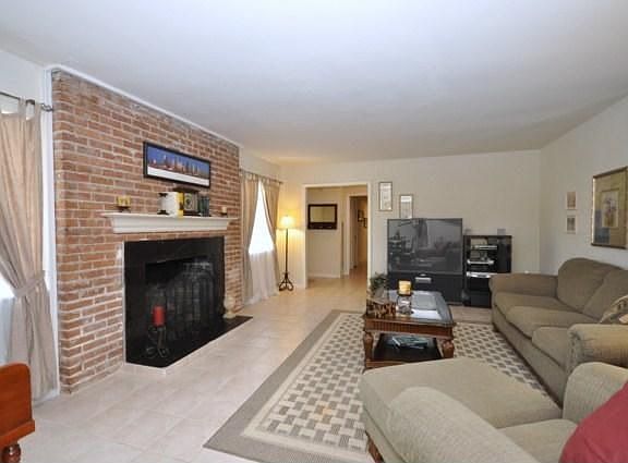 3rd image of 3719 S Braeswood Blvd