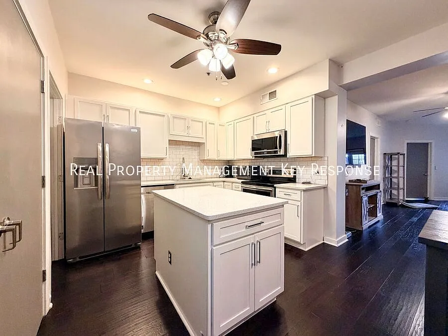 1803 Broadway — Photo 2