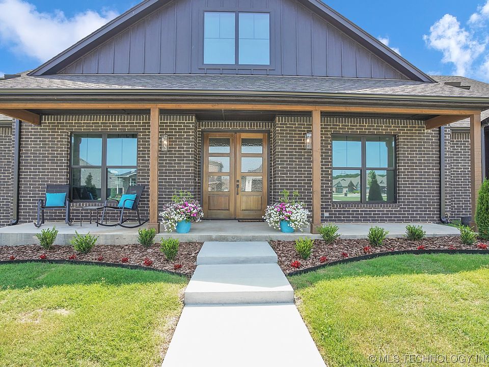 1st image of 19241 E Chinquapin Dr